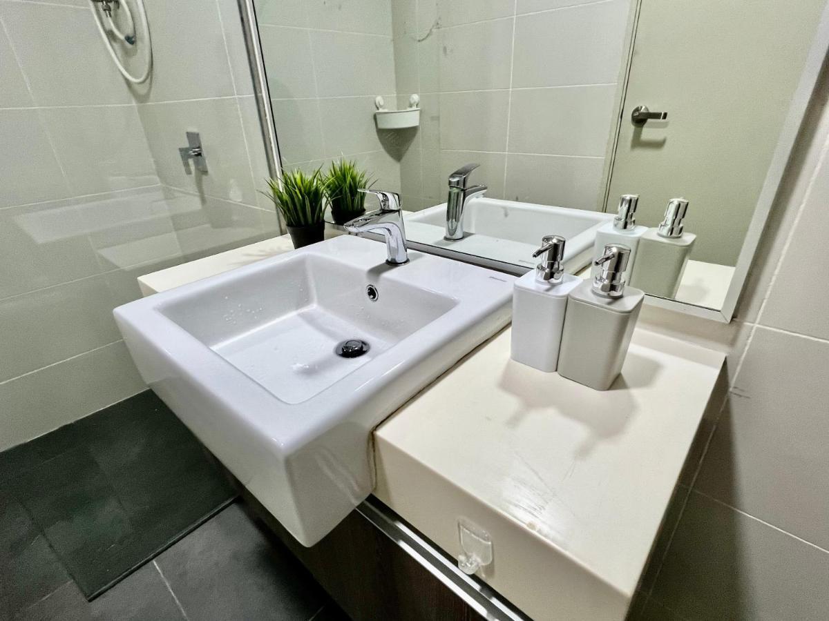 Royale Cottage Midvalley Netflix Pools 4 Pax Johor Bahru Ngoại thất bức ảnh