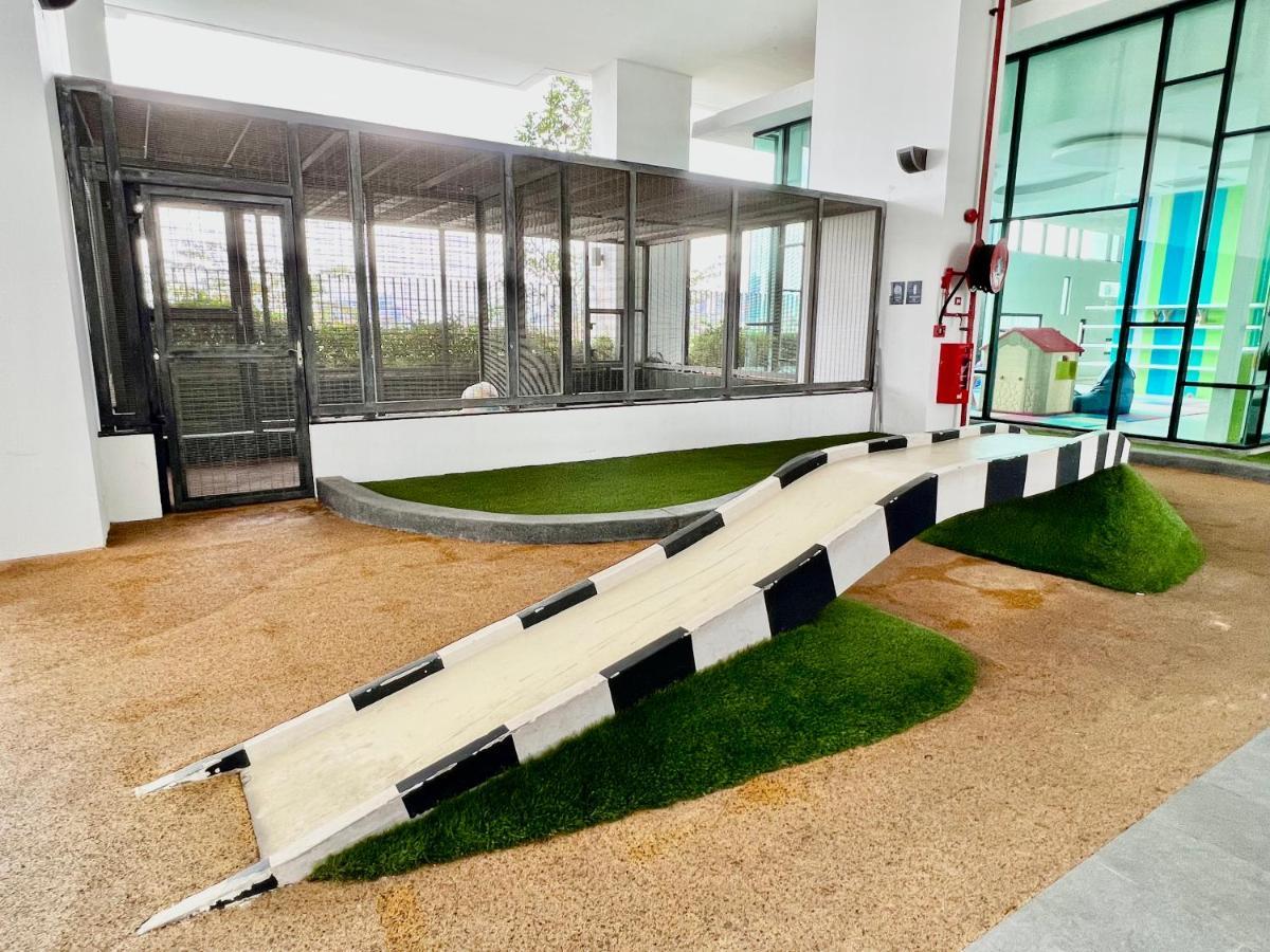 Royale Cottage Midvalley Netflix Pools 4 Pax Johor Bahru Ngoại thất bức ảnh