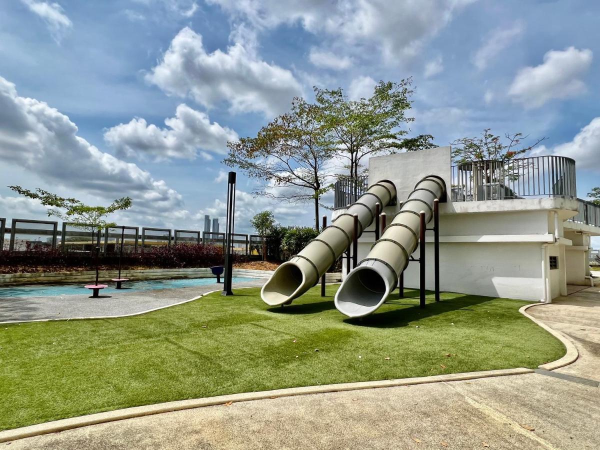 Royale Cottage Midvalley Netflix Pools 4 Pax Johor Bahru Ngoại thất bức ảnh